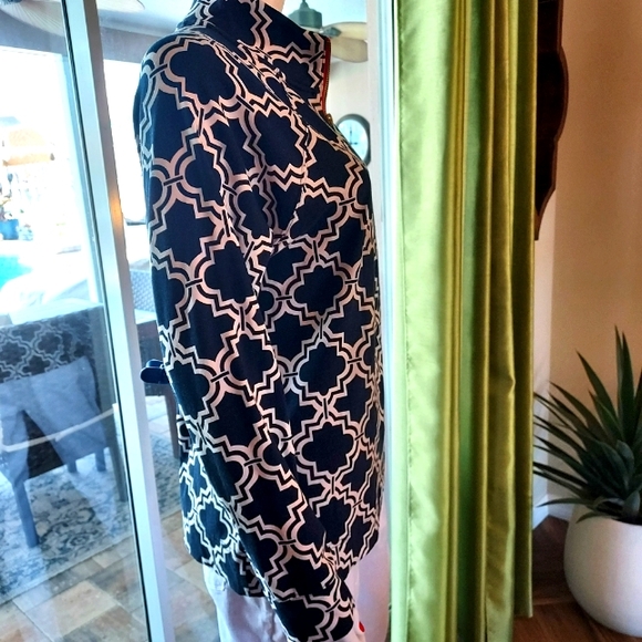 Crown & Ivy Beach Collection Navy & Cream Classic Tile Pattern Top. - Picture 5 of 11